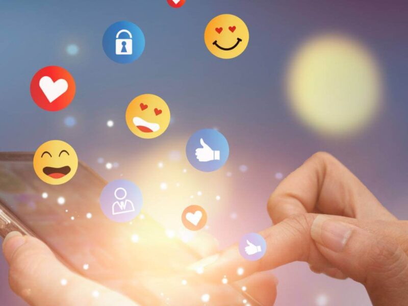 4 Simple ways to promote your blog on social media.
